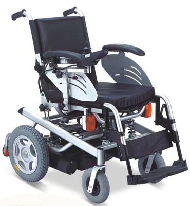 GR123 SEDIA a ROTELLE ELETTRICA - POWERED WHEELCHAIR DESCRIZIONE La GR123 è un ottima sedia a rotelle elettrica con un prezzo molto competitivo.