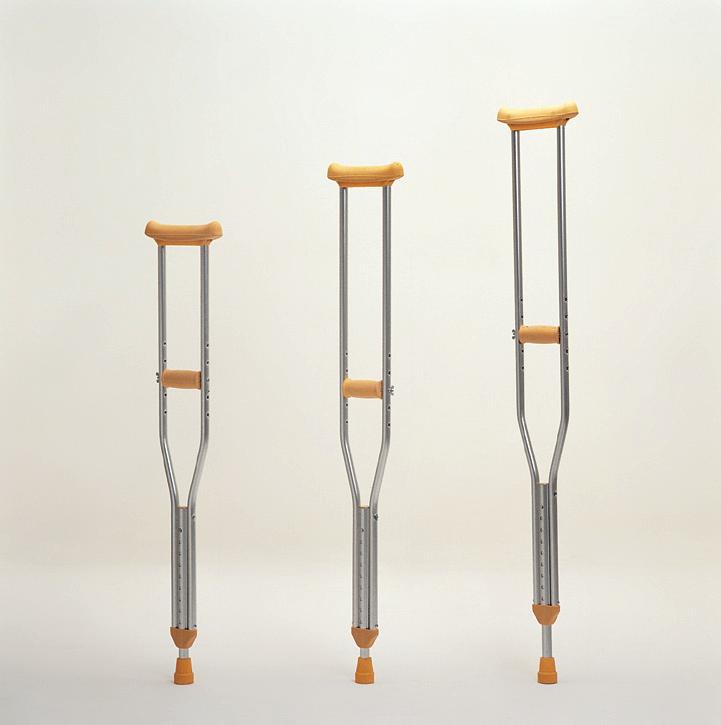 Gruccia sottoascellare in alluminio con impugnatura regolabile Aluminium crutches underarm adjustable Béquilles sous aisselles en aluminium, hauteur réglable Muletas axilares fabricadas en aluminio