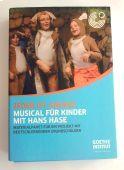Hören und Singen / Poslech a zpěv Goethe-Institut e.v.: Jeder ist anders Musical für Kinder mit Hans Hase. 2013. ISBN: 978-3-939670-81-0.