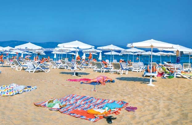 polpenzia pláž 30m ležadlá a slnečníky wifi dieťa do 12 rokov Royal Palace Helena Sands je umiestnený v pokojnom prostredí, na piesočnatej pláži v severnej časti Slnečného pobrežia.