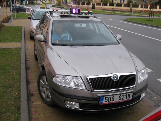 Obr. 10 Testovací vozidlo Škoda (F_H7) [fotografie autora] 4.4 Řidiči a podmínky při jednotlivých jízdách Zkoušek se zúčastnilo 8 řidičů, 7 mužů a 1 žena.