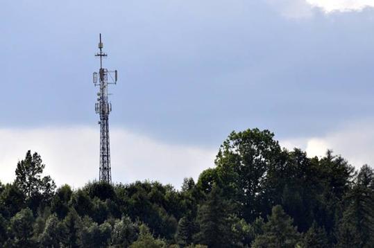 4.15.4. Distribuce signálu Nově zprovozněný vysílač u Žamberku v Pardubickém kraji Nejvýznamnějším krokem v oblasti vysílacích služeb v roce 2017 bylo spuštění řádného digitálního rozhlasového