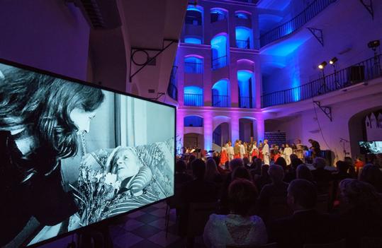 Organizační struktura ČRo byla v roce 2017 stabilizována a založena na třech stupních řízení.