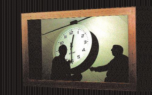 Peter Handke: Hodina kdy jsme o sobě nic nevěděli Národní divadlo S. João, Porto, 2001; r: José Wallenstein; spolupráce: Filipe Faísca (kostýmy), Jorge Ribeiro (světelný design).