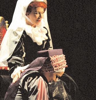 Turgay Nar: Kyklop Státní divadlo města Konya, 2005; r: Tomris Cetinel; spolupráce: Zeki Sarayoglu (scéna), Kazim Özturk (světelný design), Irfan Gurdal (zvukový design).