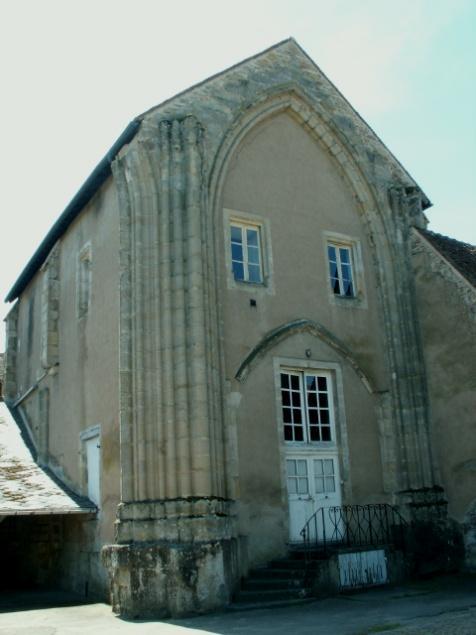 Svůj význam si Autun zachoval po celý středověk, kdy se z něj stalo významné poutní místo a jedna ze zastávek na cestě do Santiaga de Compostella.