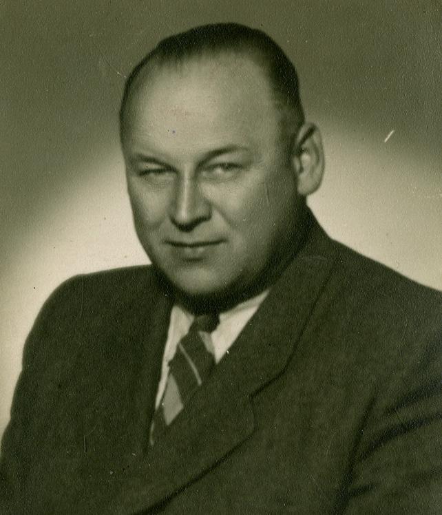Obrázek 6 Eduard Šimek na civilním snímku z první poloviny padesátých let. s účinností od 1. srpna 1945 hodnost štábního rotmistra letectva v záloze.