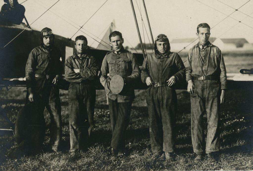 rámci rakousko-uherské armády. Tuto kapitolu z jeho života dokládá i trojice fotografií z jeho alba.