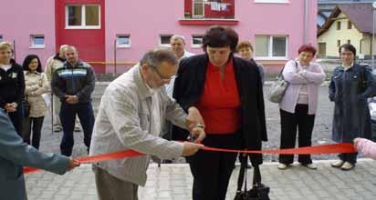 Starosta a poslanci obecného zastupiteľstva. V mesiacoch júl a august sa splnil sen mnohým spoluobčanom ale a j novým občanom, ktorí sa nasťahovali do nových nájomných bytov. Zavŕšila sa 2.