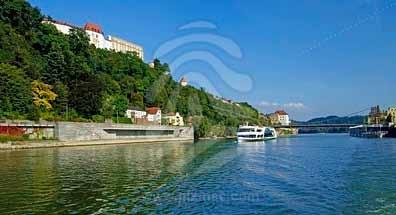 Projektinitiative Aufbau der Europaregion Donau-Moldau Unsere gemeinsame Europaregion soll genauso stark sein wie die beiden europäischen Ströme Donau und Moldau. Mgr.