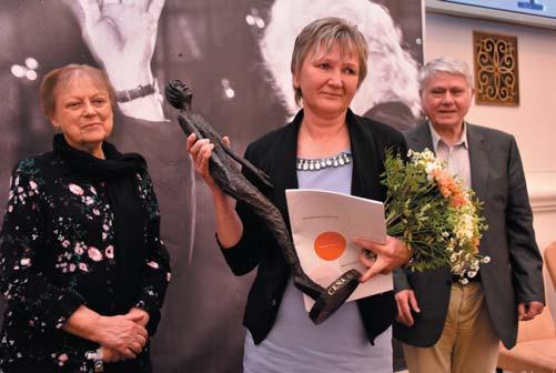 AKTUÁLNĚ 9 Cena Olgy Havlové je ve dvou párech dobrých rukou Konkrétně je její letošní držitelkou Naděžda Nováková, předsedkyně ROSKA Ostrava.