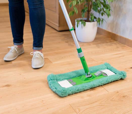 Ještě snazší je to s Osmo Čistícím setem pro podlahy. Zelený mop na prach je speciálně určen pro čištění na sucho. > > Rychlé, tiché a elektrický proud šetřící suché čištění s Mopem na prach.