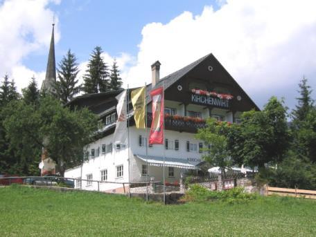 HOSTINEC KIRCHENWIRT Místo pobytu: Gosau (780 m), městečko leží v jednom z nejkrásnějším míst Solné Komory, asi 10 km od Hallstatského jezera a je vyhledávaným východiskem na Dachstein.