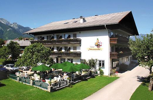 HOSTINEC ZIRKENBACHMÜHLE Místo pobytu: Abersee (543 m) - městečko u jezera Wolfgangsee, v okolí možnost pěší turistiky podél jezera, cykloturistika na stezce ze Stroblu do St.