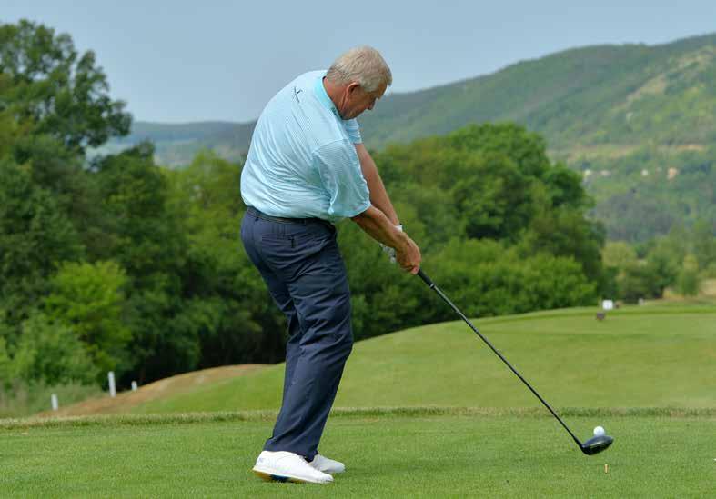 Pokud nejste fyzicky zdatný jedinec či už máte na krku šest a více křížků, zaplaťte si golfové autíčko.