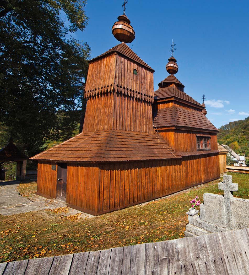 V malebnej šarišskej obci Hervartov sa nachádza najstarší a najzachovalejší drevený kostolík vybudovaný v 15. storočí Kostol sv.