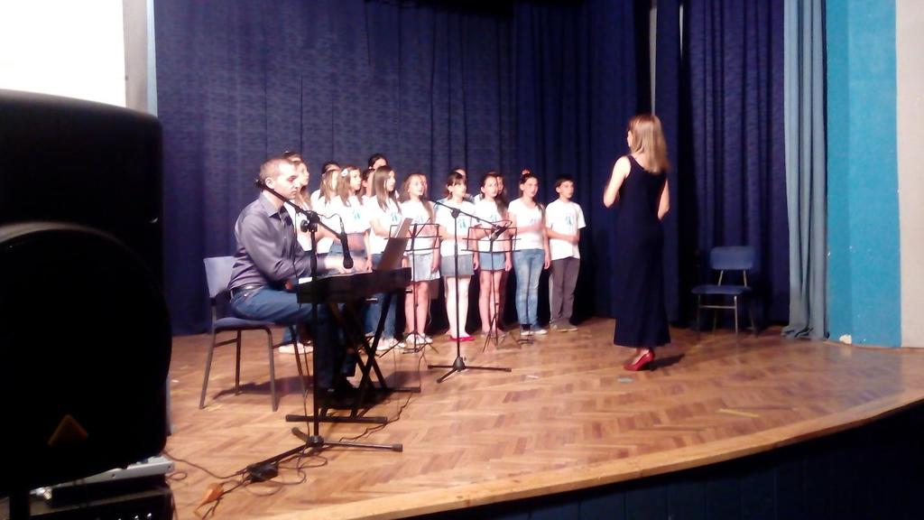 Одржан је концерт поводом нове школске године По први пут ове године, издвојена одељења музичке школе др Милоје Милојевић из Кнића и Груже,организовалаа су мали концерт поводом почетка нове школске