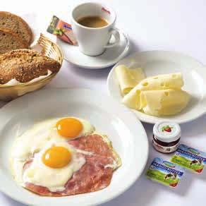 Sn dan Breakfast Fr hst ck Sn dan americk 2 vejce se šunkou dle přání, ementál, máslo, marmeláda, pečivo, teplý nápoj dle nabídky EN American breakfast - 2 eggs with ham according to your choice,