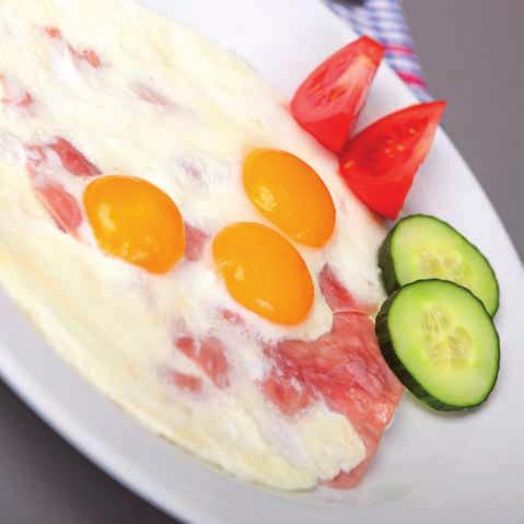 Sn dan Breakfast Fr hst ck Omeleta se unkou, hráškem, žampiony, a listy trhaných salátů, chléb EN