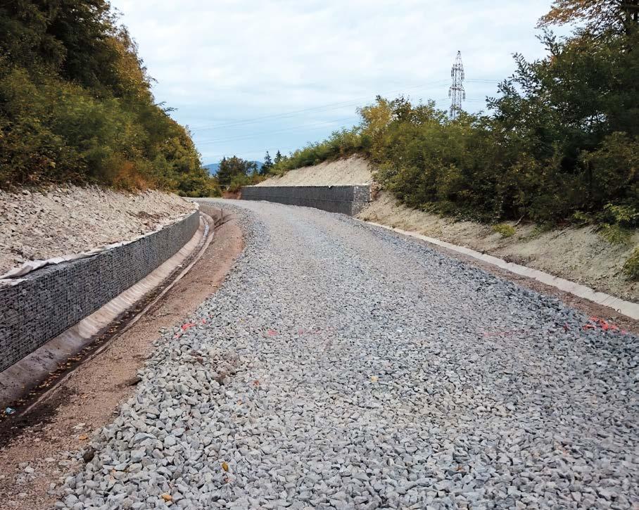 tělesa svahovými stupni, odkop železničního svršku a spodku sanace a zlepšení zemní pláně, pokládka konstrukce pražcového podloží D11, 1105/2 Osičky Hradec Králové v km 88,4 90,76 termín realizace: