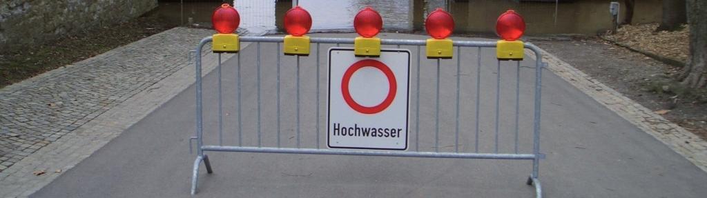Seite / strana / page 10 Hochwasser 2006 in Dresden Záplavy 2006 v Drážďanech Flooding 2006 in Dresden Studie zum transnationalen Rechtsrahmen fertiggestellt Studie k nadnárodnímu rámci právních