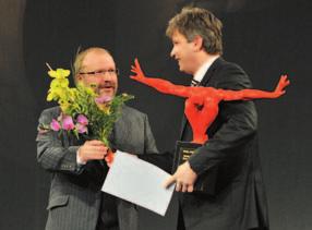 editel MdB Stanislav Mo a a primátor mûsta Brna Roman Onderka Máte v souboru MdB nûjaké oblíbence, ktefií pro vás znamenají sázku na jistotu? Víte, herci jsou taky mé dûti, aspoà to tak chápu.