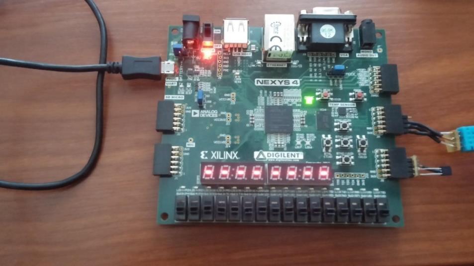 1. Cíle Cílem této práce bylo seznámit se s přípravky Xilinx Spartan 3E, Digilent Nexys 3, Digilent Nexys 4 a jejich obsluhou pomocí jazyka VHDL.