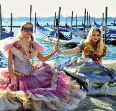 Marie a Donáta s románskými prvky a vzácnými mozaikami) či Burano (ostrov krajek, rybářů a charakteristických barevných fasád), den zakončíme v Benátkách na karnevalovém veselí