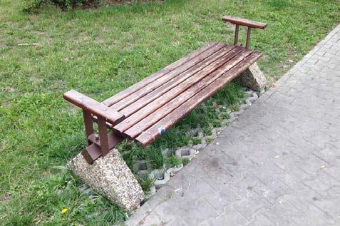 počet: několik ks + pevná, stabilní konstrukce + opěrky pro pohodlnější zvedání nevhodná estetika L24_lavička,H dřevěná