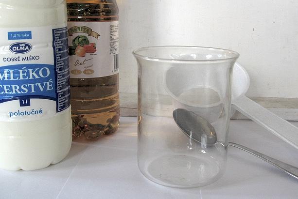 Prebiehajú zložité procesy spojené s čiastočným rozkladom cukru. Produkt má hnedú farbu, krásnu vôňu a jeho karamelovú chuť môžeme po vychladnutí ochutnať.