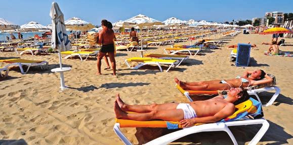 hoteli je k dispozícii za poplatok cca 5 /deň (obmedzený počet) UBYTOVANIE: je zabezpečené v izbách a apartmánoch IZBY- 2-lôžkové izby s možnosťou až dvoch prísteliek klimatizácia sprcha/wc sušič na