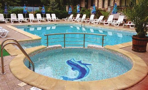 POPIS A PLÁŽ: štýlovo zariadený hotel s príjemnou atmosférou pláž piesočnatá priamo pri hoteli oddeľuje ho iba miestna komunikácia ležadlá a slnečníky na pláži za poplatok sympatický a pekne