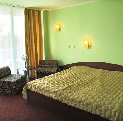 com O OFICIÁLNA KATEGÓRIA: **** POLOHA: hotel sa nachádza v blízkosti známeho zálivu Atliman v peknom prostredí v pokojnej časti cca 200 m od centra POPIS A PLÁŽ: v stredisku sa nachádzajú dve pláže