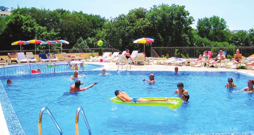 jacuzzi, fitness) parkovisko UBYTOVANIE: je zabezpečené v klimatizovaných 2-lôžkových izbách s možnosťou až 2 prísteliek SAT-TV telefón malá chladnička sprcha/wc sušič na vlasy balkón STRAVA: ALL