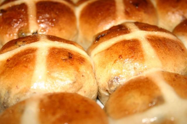 mozku s hot cross bun sign