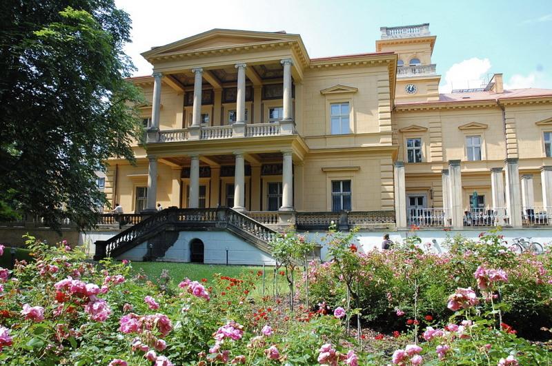 9. Vila Adalberta Lanny v Praze-Bubenči Postavena 1868-1872, autorství