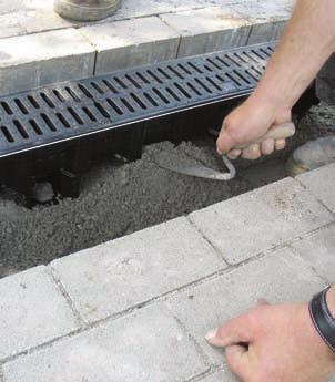 Je certifikovaný podľa STN EN 1433 pre triedu zaťaženia A15 D400. Materiál, z ktorého je systém vyrobený, umožňuje ľahkú manipuláciu a montáž.