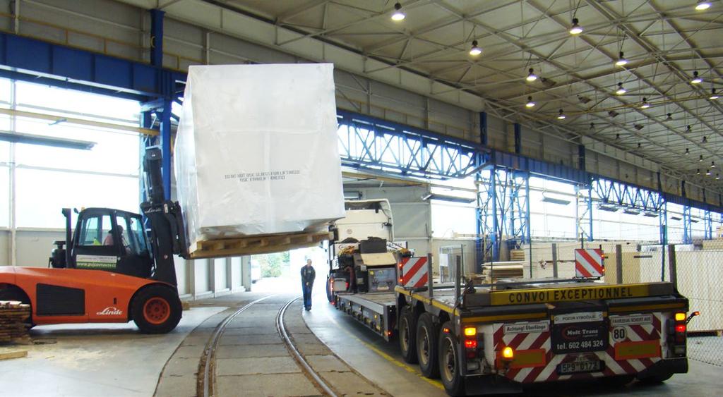 Nakládka, vykládka a manipulace s těžkými a nadrozměrnými břemeny Disponujeme technikou a zkušenými pracovníky pro nakládku nákladních vozidel, kontejnerů nebo vagónů.