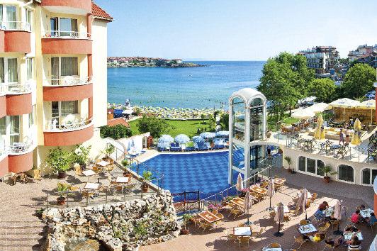 Sozopol HOTEL VILLa LIST LUXUS ALL INCLUSIVE NA PLÁŽI Poloha: Hotel Villa List sa nachádza na skalnej vyvýšenine neďaleko centra nového Sozopolu, v bezprostrednej blízkosti (cca 15 m) mestskej pláže