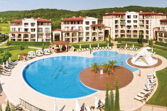 Sozopol HOTEL GrEEN LIFE BEach resort LUXUS štúdiá a apartmány s kuchynkou PLÁŽ CEz CESTU Poloha: Štýlový, luxusný rezort Gree Life Beach Resort sa nachádza 3km južne od Sozopolu, v blízkosti známej