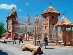 Najdete v něm největší kolekci afrických Dvorský safari park jako jediný ve střední Evropě umožňuje návštěvníkům projet se mezi volně vypuštěnými africkými zvířaty
