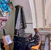 nebo černém halloweenském hamburgeru, a to nejen Ve dvoře, ale i v mateřském podniku Baroque v nedalekém Kuksu.