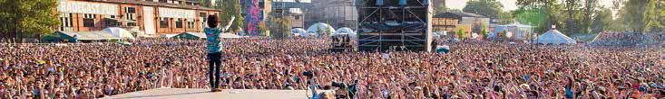 Čtyřdenní vstupenky jsou k dostání v e-shopu na webových stránkách festivalu a v síti Ticketpro. Držitelé In Karty mají navíc 10% slevu při nákupu těchto vstupenek v předprodeji na www.colours.cz.