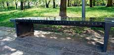 Cestopis 45 SLAVNÍ RODÁCI A OBYVATELÉ Kousek od centra Varšavy stojí socha, která z malého kopečku vyhlíží zářnou vědeckou budoucnost.
