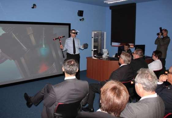 učebna 3D projekce prezentuje Doc. Jan Buriánek z firmy AV Media Ve školním roce 2014 2015 škola, jako partner Jihočeského kraje, realizovala projekt Podpora technického vzdělávání.