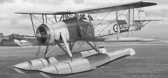 art.0818 Stručná historie letounu: Britský torpédový a průzkumný letoun Fairey Swordfish ač zastaralé, ale účelné konstrukce byl v akcích, kdy se střetával s modernějšími prostředky nepřítele, velmi