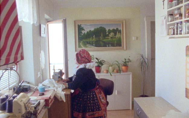 Within the framework of several minutes, the film shows a seconds-long moment from everyday reality, thus opening a time window to a multitude of hidden details celebrating life.