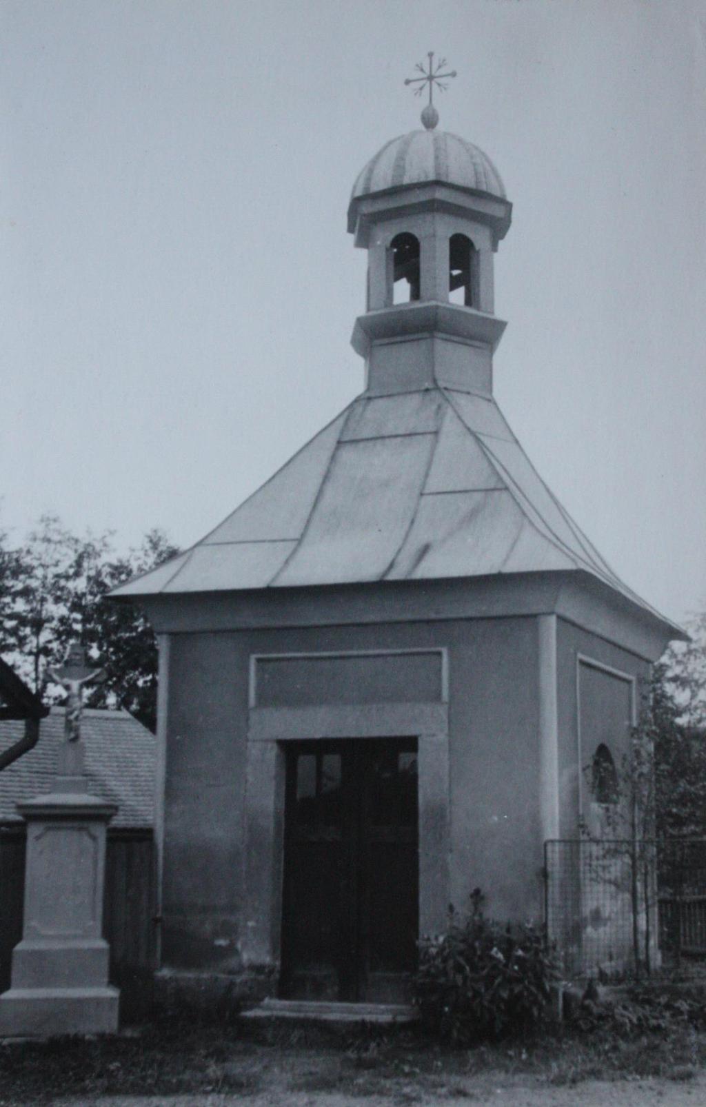 Příloha 32: Lány, kaplička