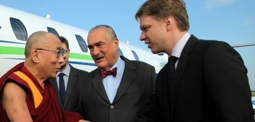 Dalajlama si v Praze tradičně získal přízeň návštěvníků fóra. Například pražský arcibiskup Dominik Duka s ním ale nesouhlasil bezvýhradně. Odmítl dalajlamovo odsouzení 20. století.