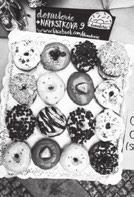 čokolanýže, Original Coffee za kávu, skvělé donuty z kulinářské dílny Donuterie a vůbec panu Bigošovi, správci konviktského dvorku, za